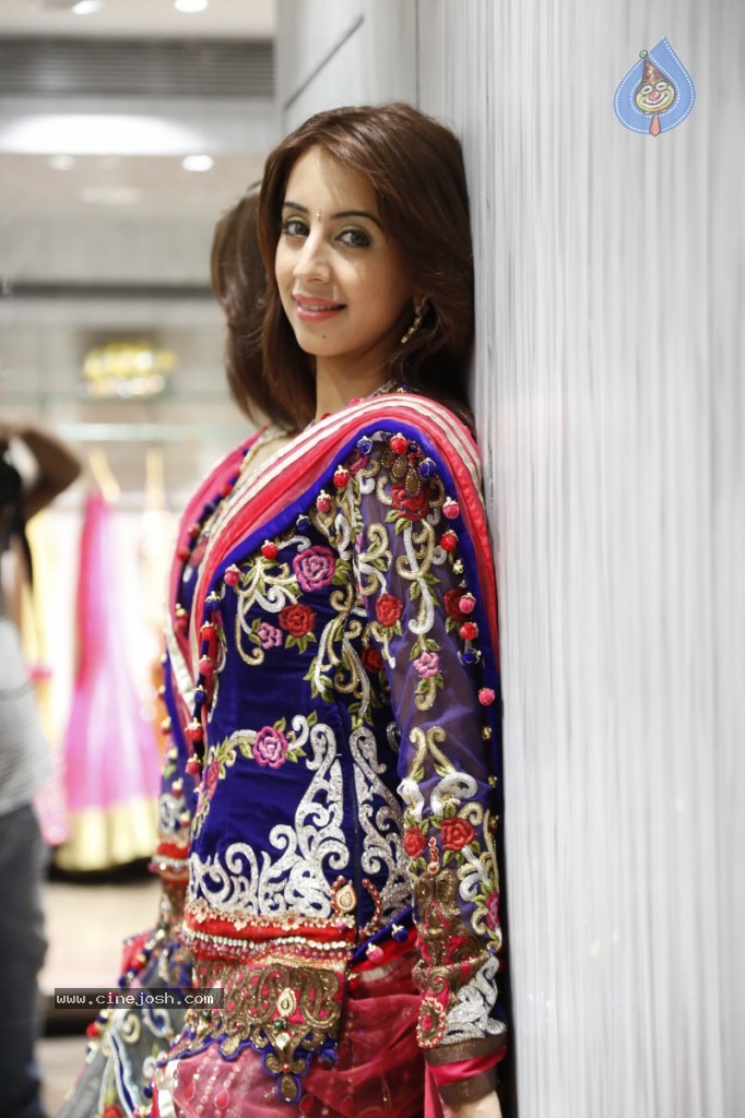 Sanjana New Hot Photos - 32 / 149 photos