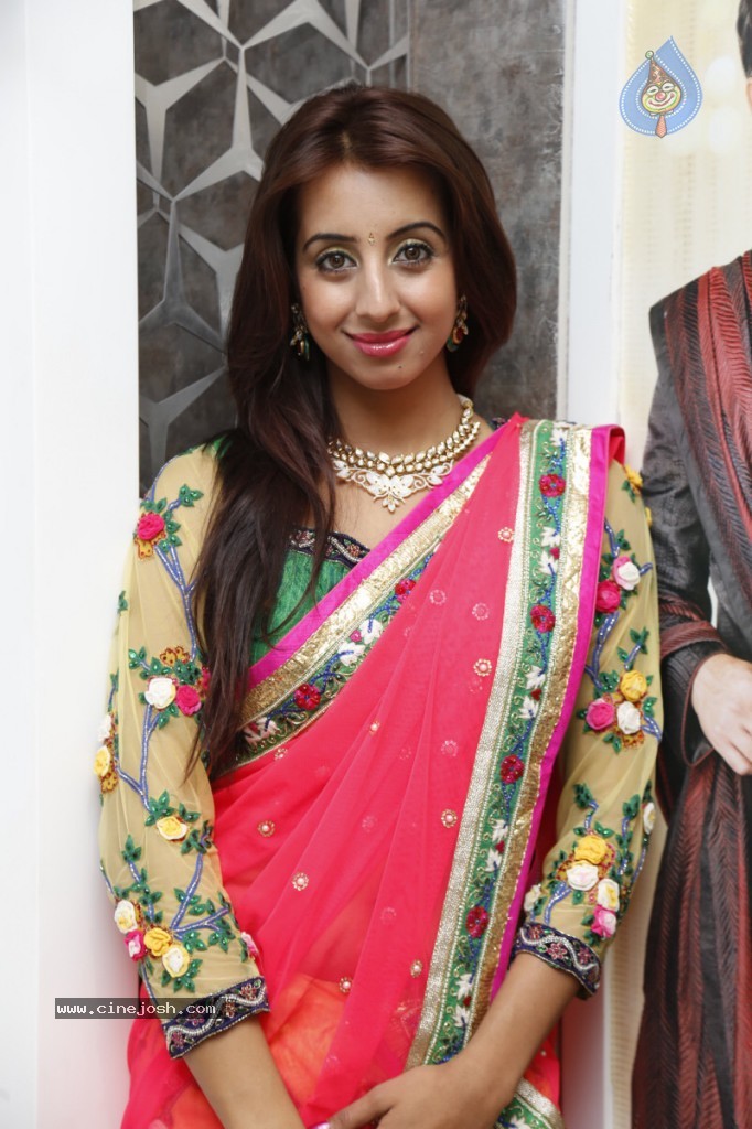 Sanjana New Hot Photos - 40 / 149 photos