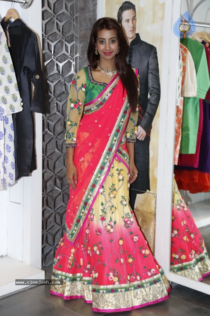 Sanjana New Hot Photos - 53 / 149 photos