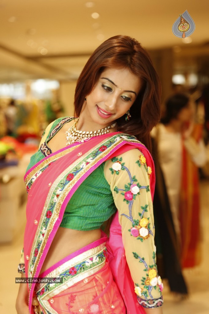 Sanjana New Hot Photos - 60 / 149 photos