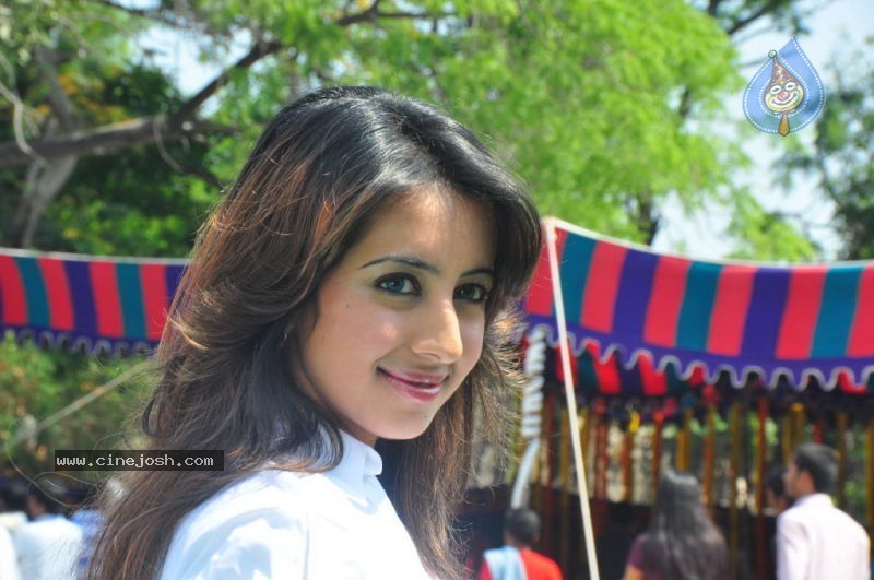 Sanjana New Photos - 3 / 32 photos