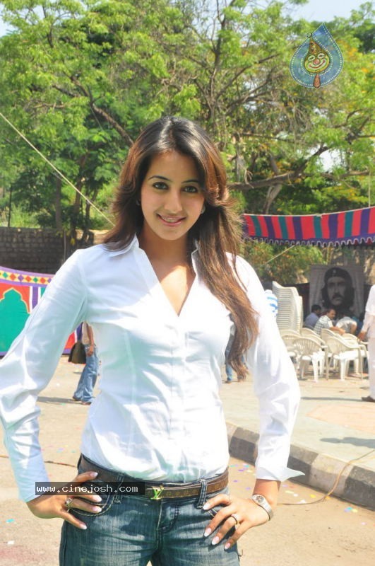 Sanjana New Photos - 19 / 32 photos