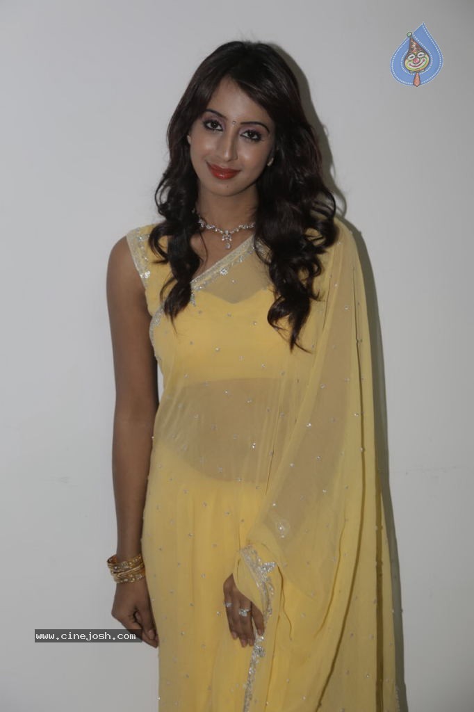 Sanjana New Stills - 14 / 31 photos