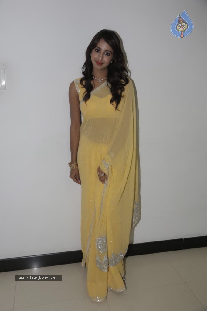 Sanjana New Stills - 25 / 31 photos