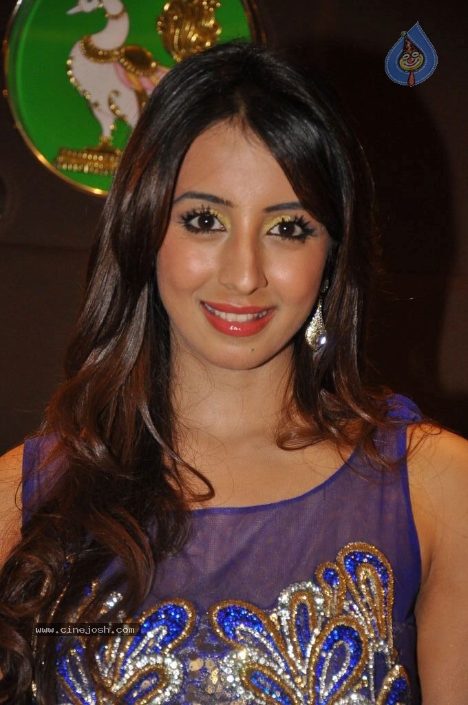 Sanjana Stills - 21 / 36 photos