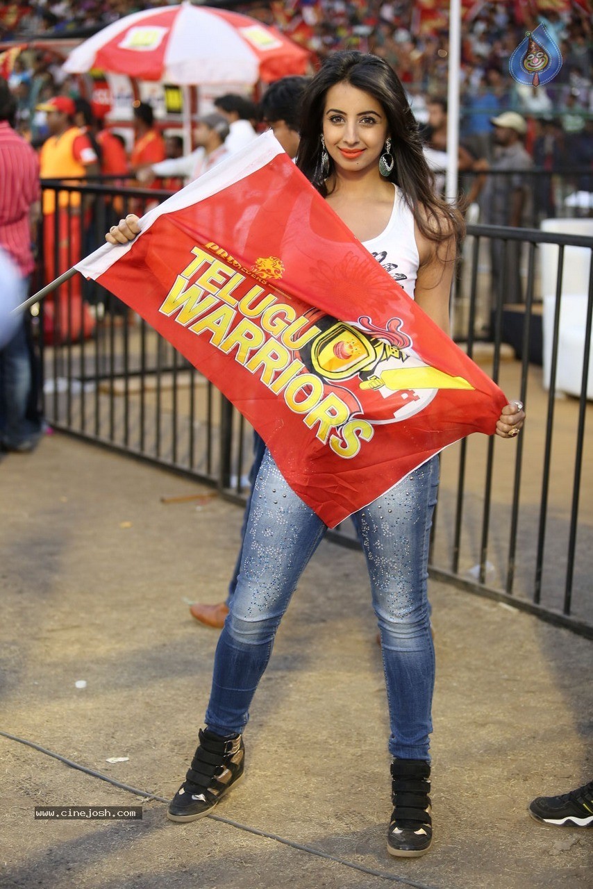 Sanjjanaa at CCL 5 Match - 32 / 37 photos