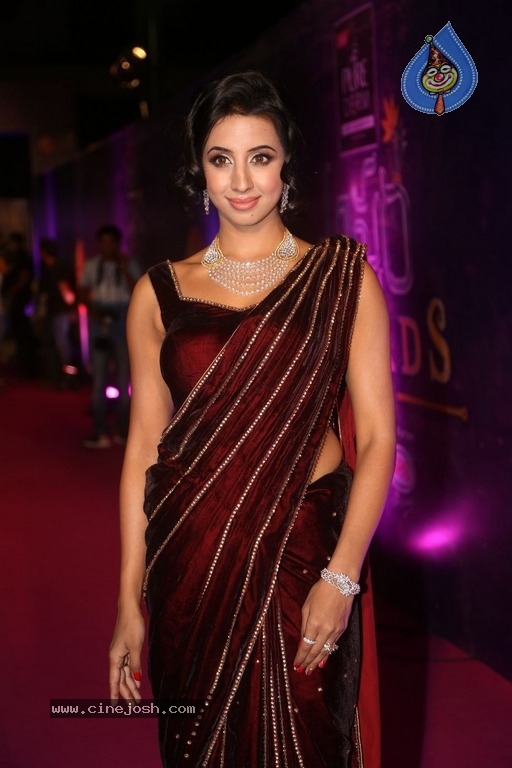 Sanjjanaa At Zee Apsara Awards - 1 / 9 photos