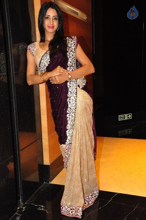 Sanjjanaa Galrani New Photos - 23 / 40 photos