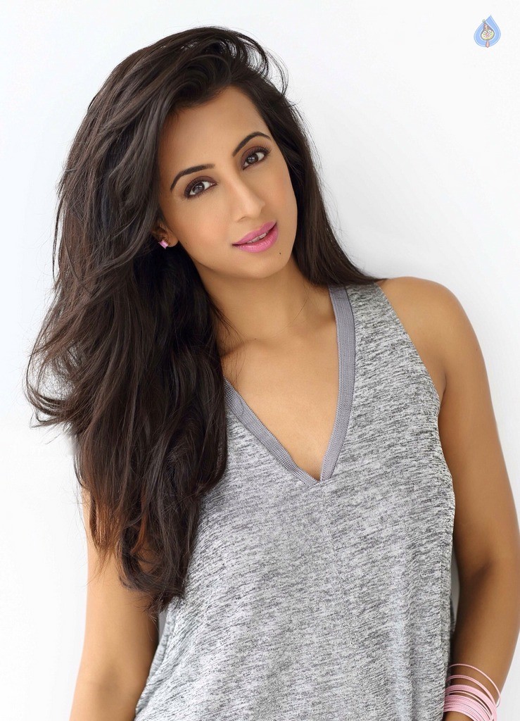 Sanjjanaa Galrani New Pictures - 2 / 25 photos