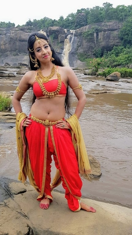 Sanjjanaa Galrani New Stills From Swarna Khadgam - 2 / 7 photos