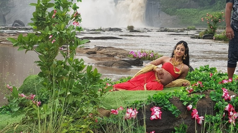 Sanjjanaa Galrani New Stills From Swarna Khadgam - 5 / 7 photos