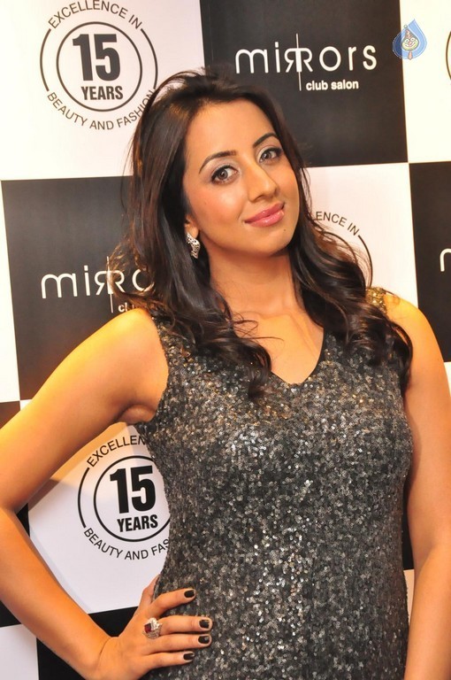 Sanjjanaa New Images - 12 / 42 photos