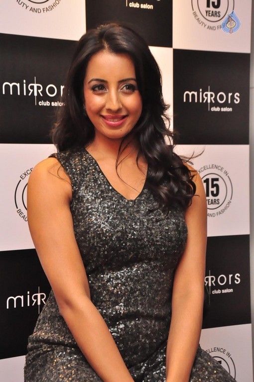 Sanjjanaa New Images - 20 / 42 photos