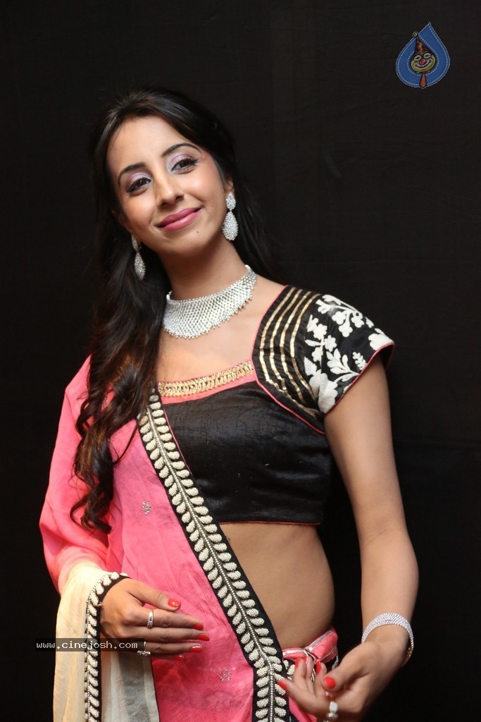 Sanjjanaa New Pics - 8 / 60 photos