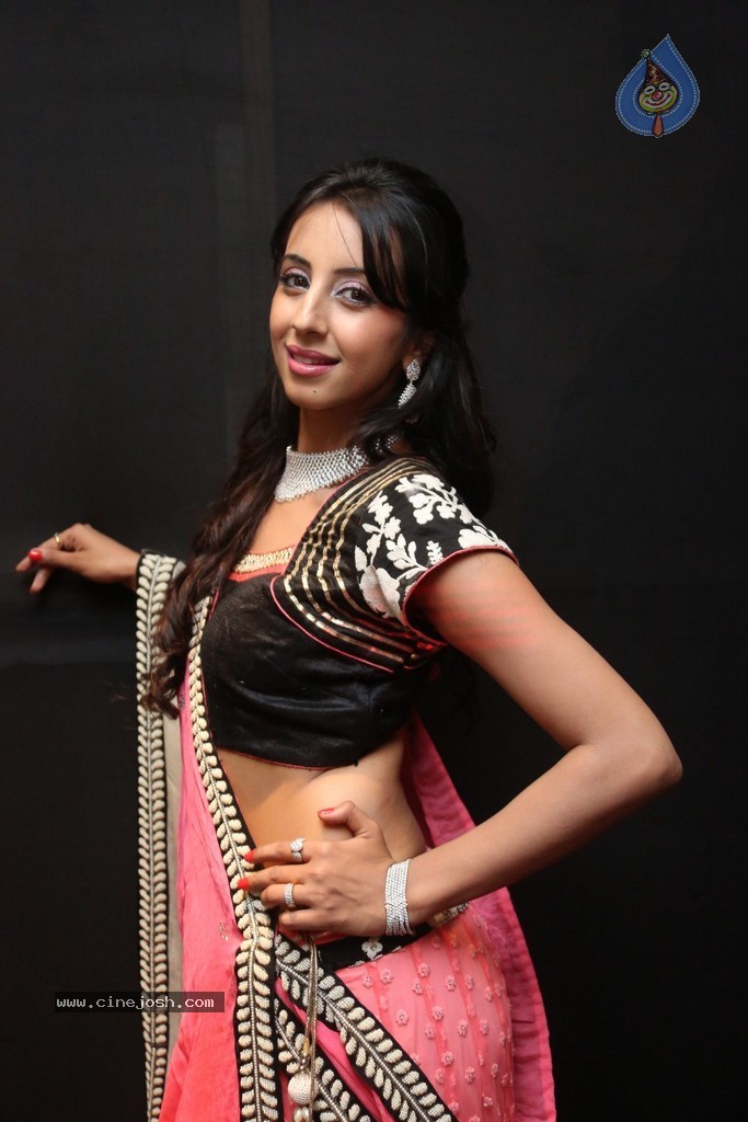 Sanjjanaa New Pics - 16 / 60 photos