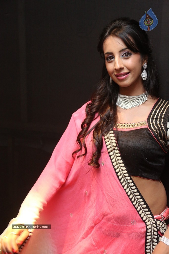 Sanjjanaa New Pics - 49 / 60 photos