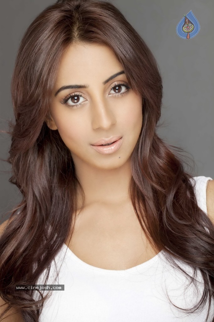 Sanjjanaa New Portfolio Stills - 40 / 42 photos