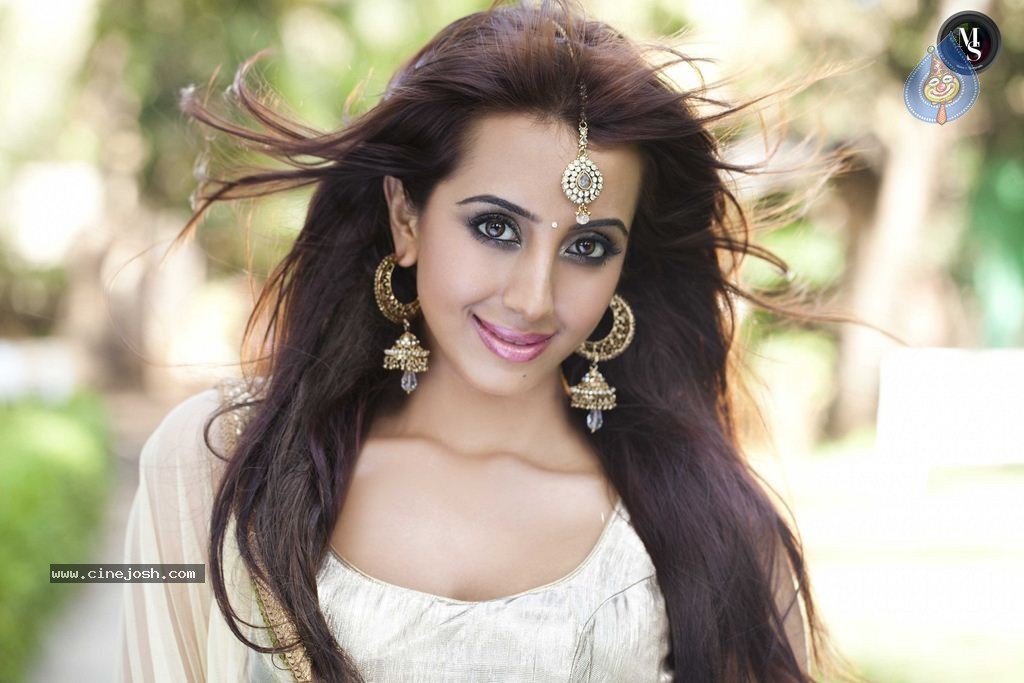 Sanjjanaa Photos - 9 / 35 photos