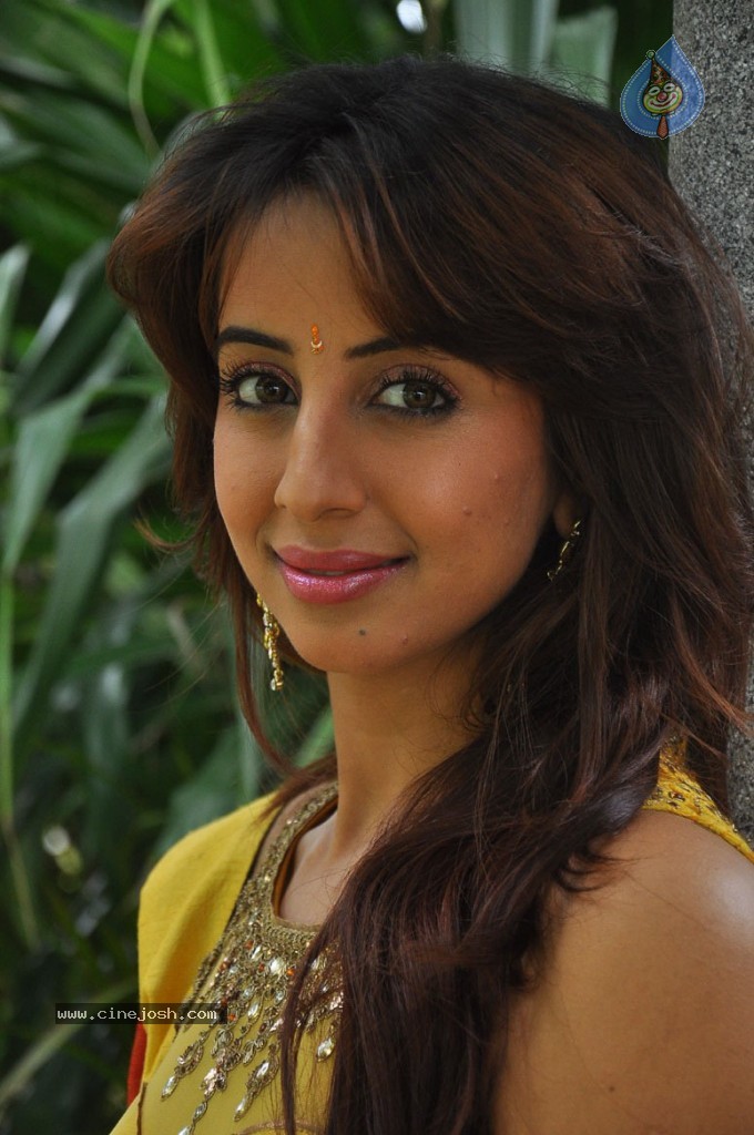 Sanjjanaa Photos - 2 / 46 photos