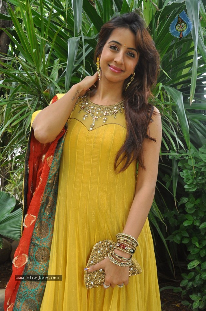 Sanjjanaa Photos - 12 / 46 photos