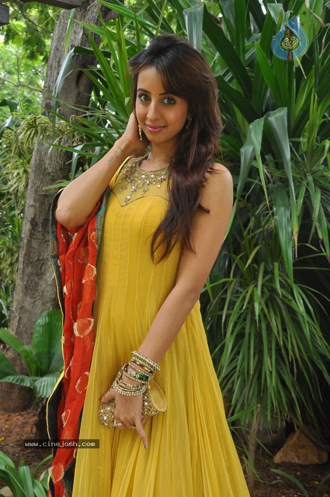 Sanjjanaa Photos - 20 / 46 photos