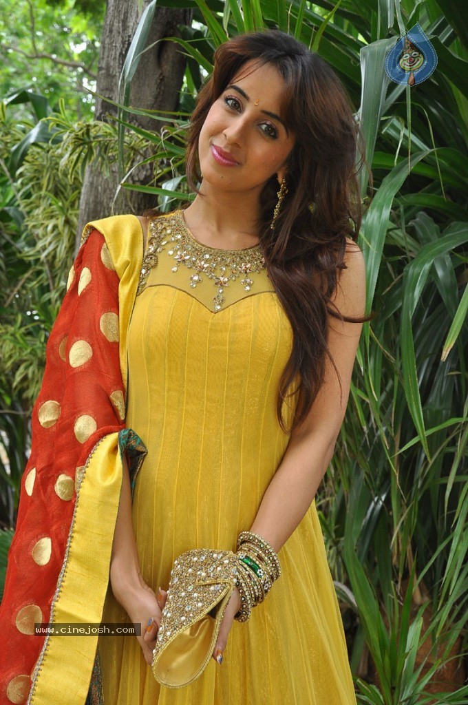 Sanjjanaa Photos - 29 / 46 photos