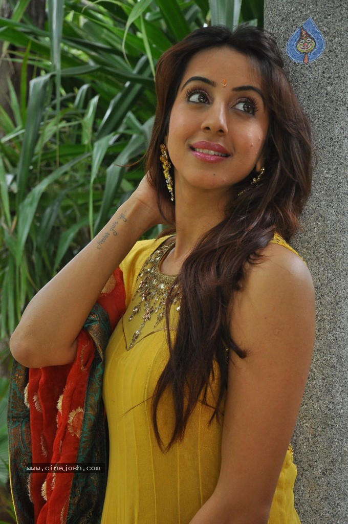 Sanjjanaa Photos - 32 / 46 photos