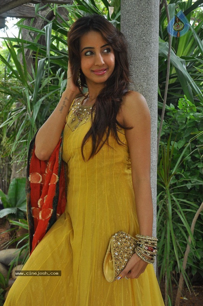 Sanjjanaa Photos - 39 / 46 photos