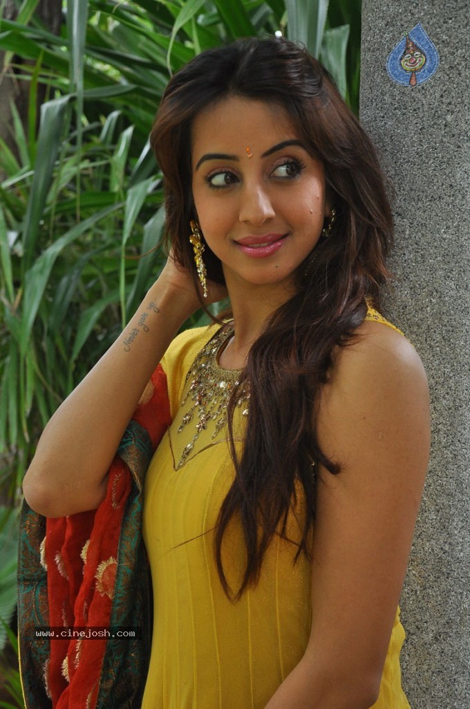 Sanjjanaa Photos - 42 / 46 photos