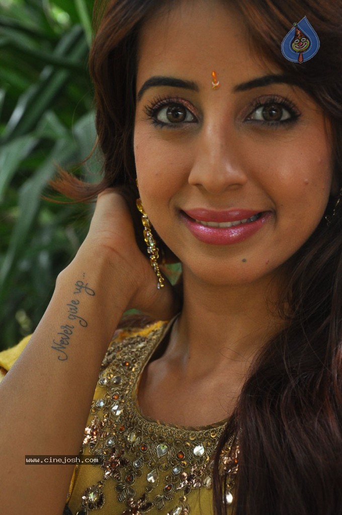 Sanjjanaa Photos - 44 / 46 photos