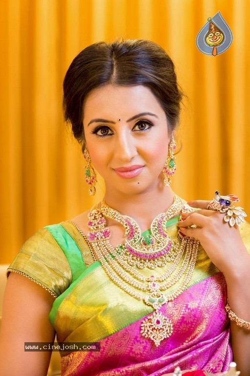 Sanjjanna Galrani Akshaya tritiya Special Shoot - 5 / 8 photos