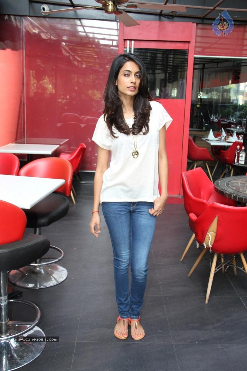 Sara Jane Dias Latest Stills - 4 / 22 photos