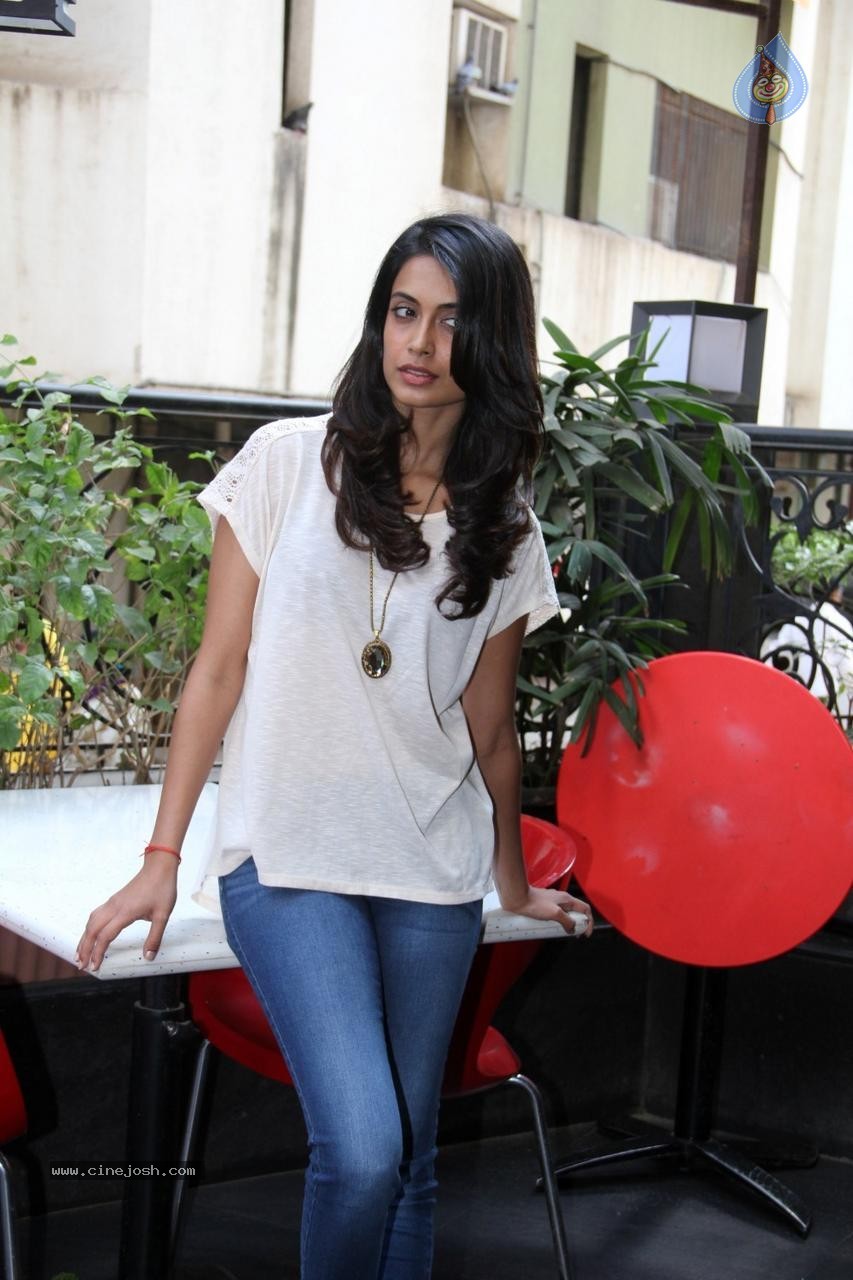 Sara Jane Dias Latest Stills - 5 / 22 photos