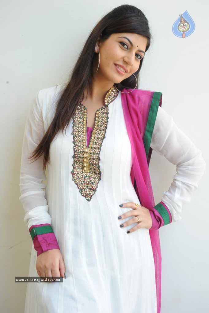 Sarah Sharma New Stills - 15 / 58 photos