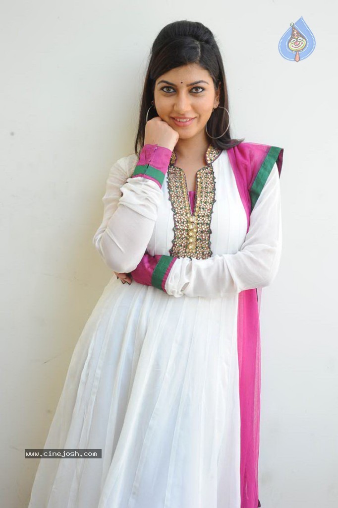 Sarah Sharma New Stills - 26 / 58 photos