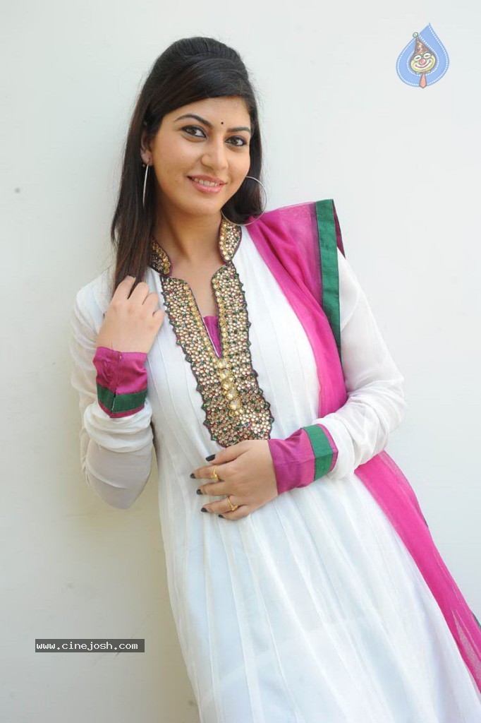 Sarah Sharma New Stills - 33 / 58 photos