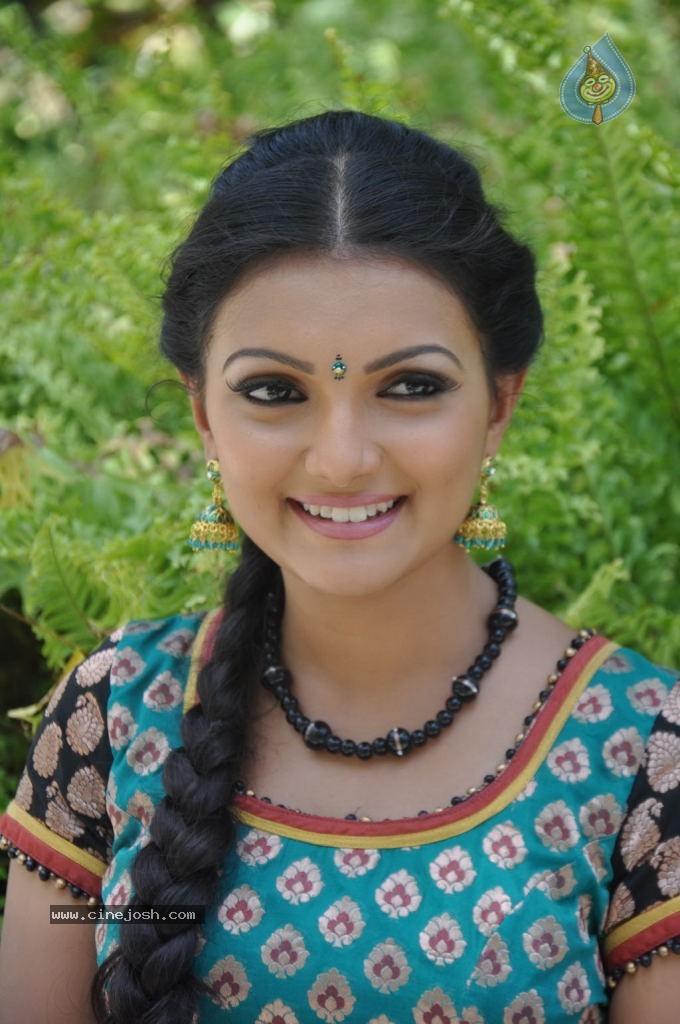 Saranya Mohan New Photos - 4 / 32 photos