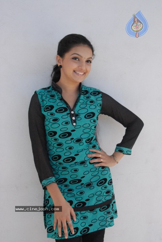 Saranya Mohan Stills - 1 / 60 photos