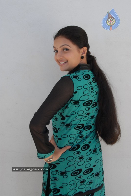 Saranya Mohan Stills - 4 / 60 photos