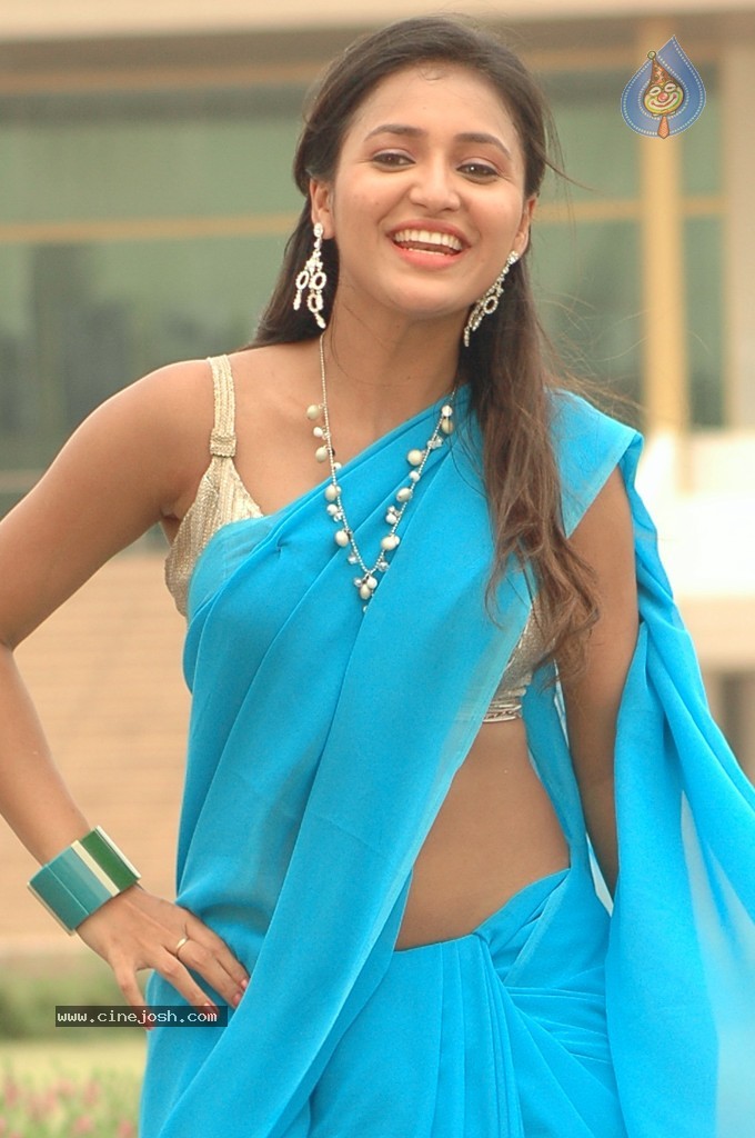 Sarayu New Stills - 23 / 67 photos