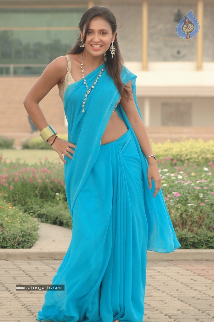 Sarayu New Stills - 37 / 67 photos