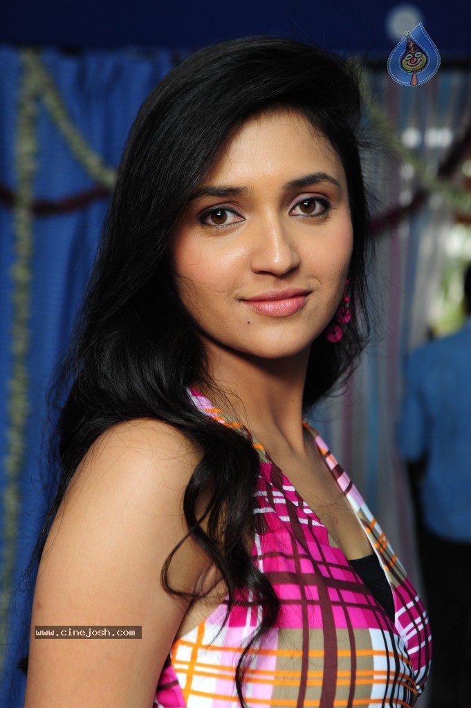 Sarayu Photos - 37 / 50 photos