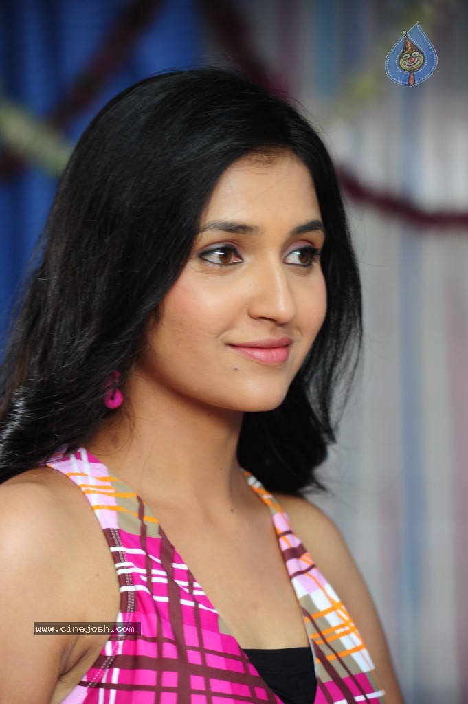 Sarayu Photos - 39 / 50 photos