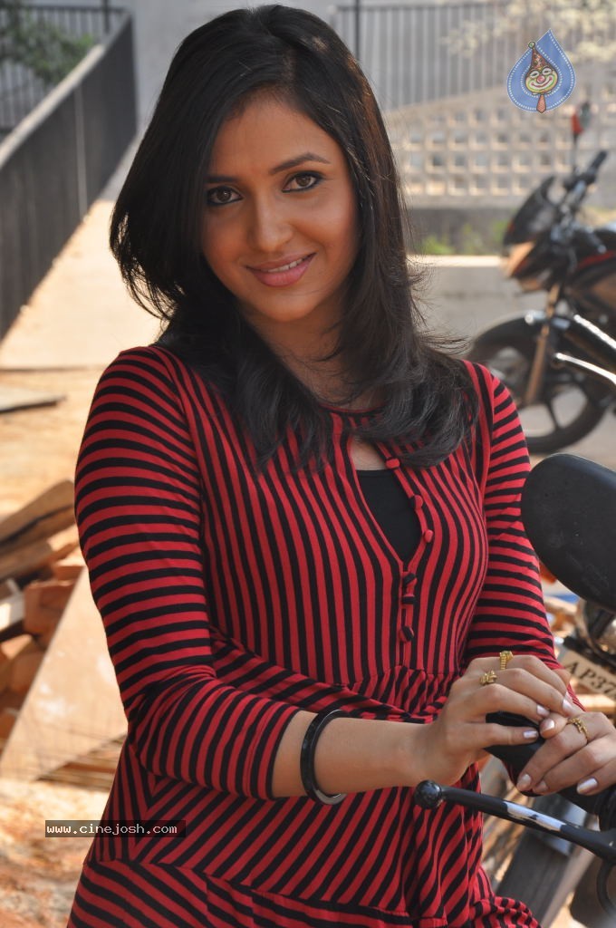 Sarayu Stills - 19 / 32 photos