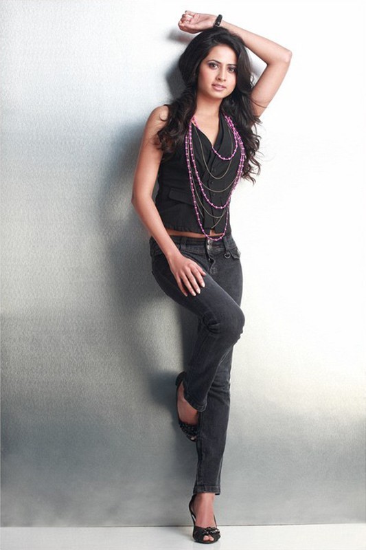 Sargun Mehta Hot Stills - 33 / 38 photos