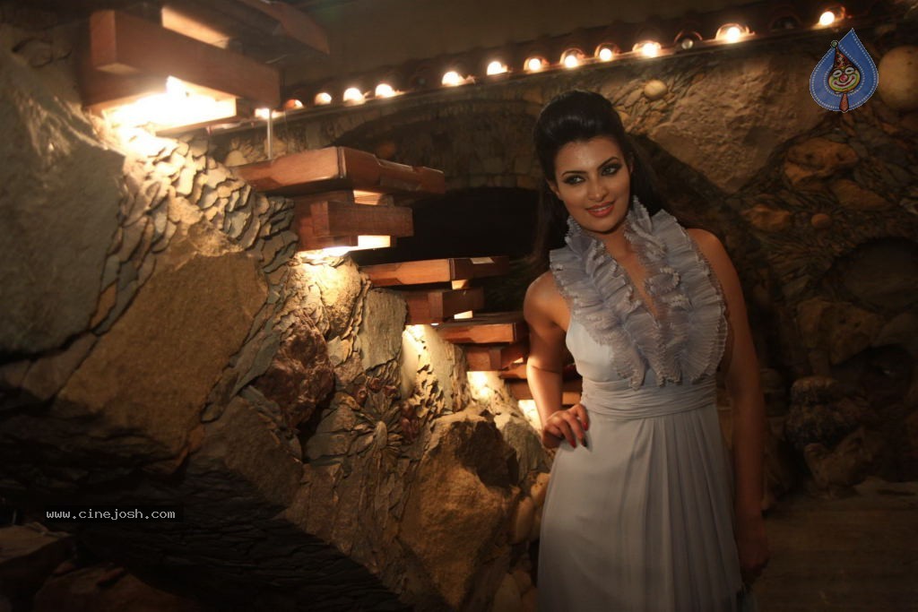 Sayali Bhagat Photo Shoot Stills - 13 / 28 photos