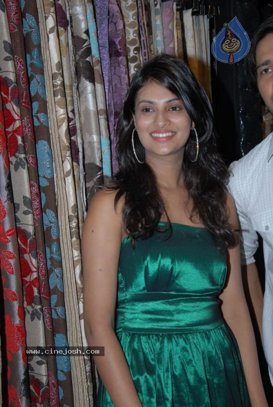 Sayali Bhagat Stllis - 37 / 78 photos