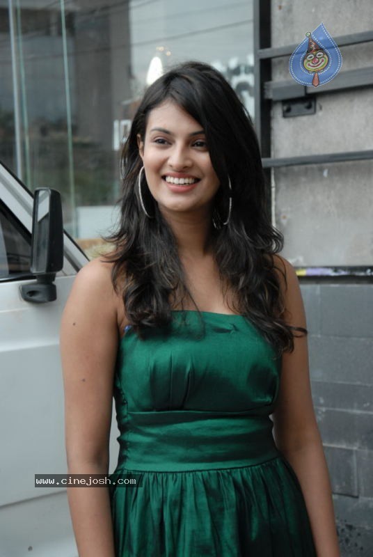 Sayali Bhagat Stllis - 42 / 78 photos