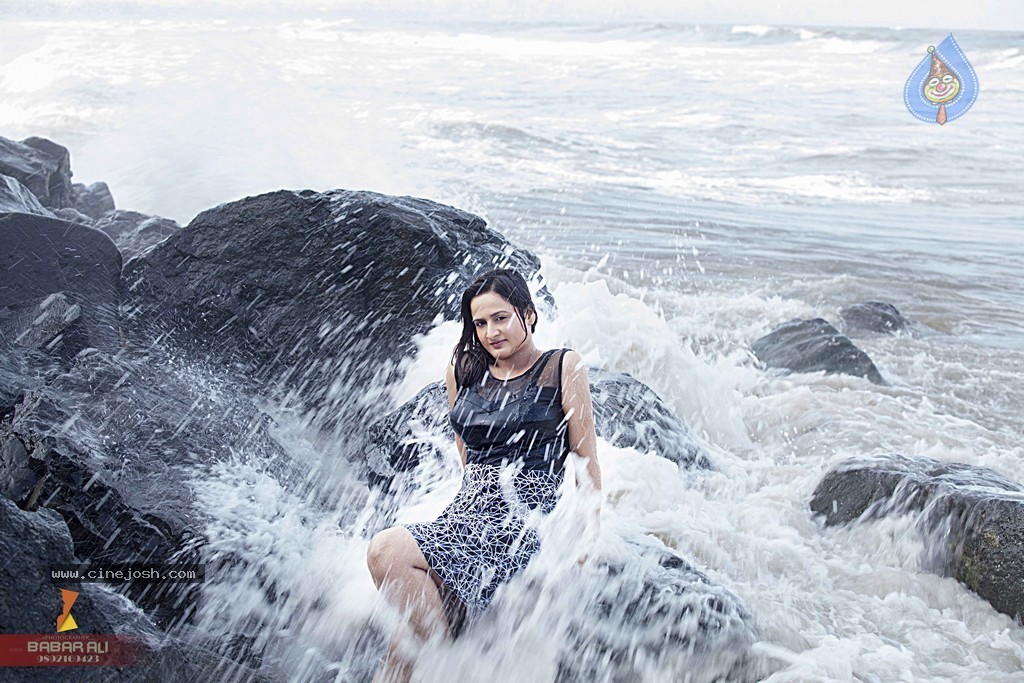 Seema Khan Photoshoot - 14 / 15 photos