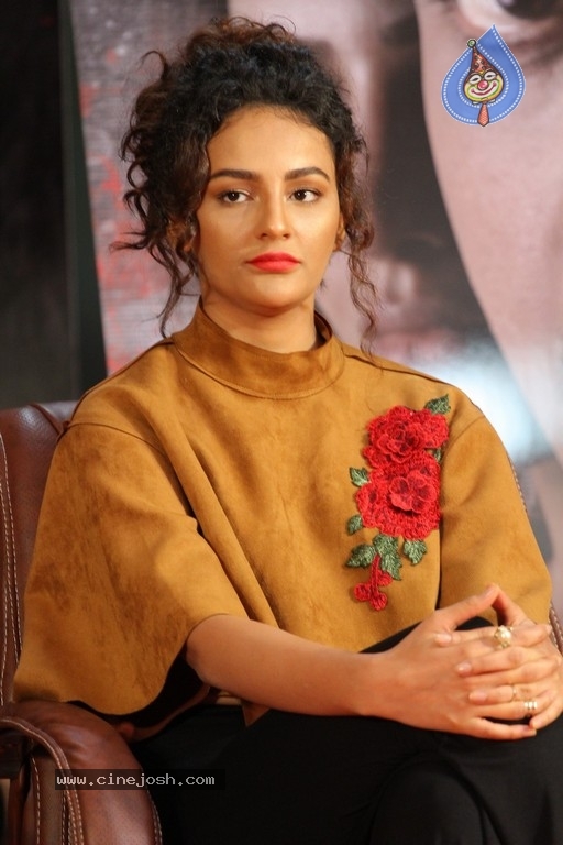 Seerat Kapoor at Raju Gari Gadhi 2 Press Meet - 16 / 30 photos